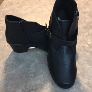 Super cute Black Booties - 8M - New